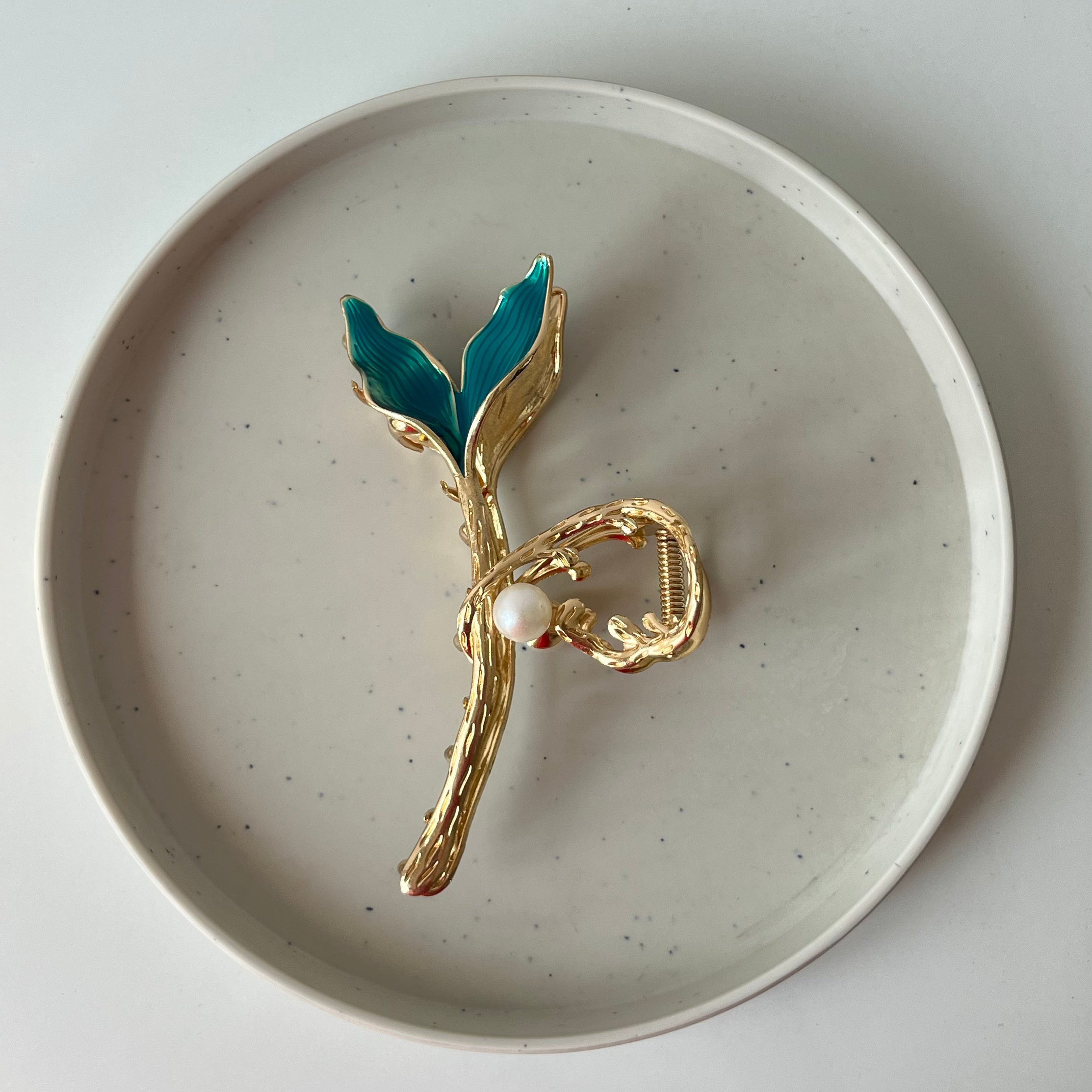 Enchanted Leaf – Large Hair Claw – Emerald Gold